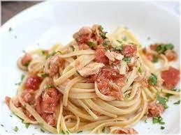 met ui verse knoflook paprika tonijn tomatensaus keuze uit penne of spaghetti