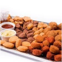 Tussen de 75 en 80 stuks minisnacks met saus(mayo-curry-mosterd-ketchup-chillie)